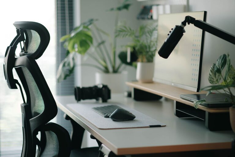 Tips for Choosing a Comfortable Desk Chair for All-Day Use